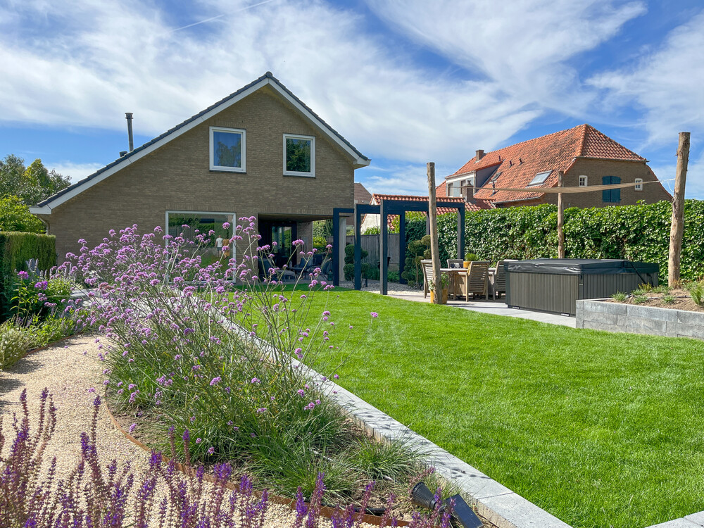 Moderne en onderhouds-vriendelijke tuin