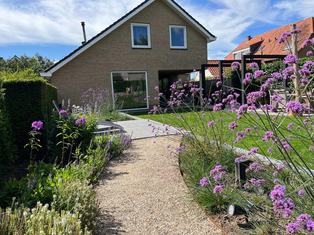 Moderne en onderhouds-vriendelijke tuin