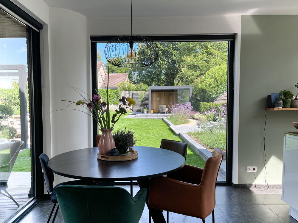 Moderne en onderhouds-vriendelijke tuin