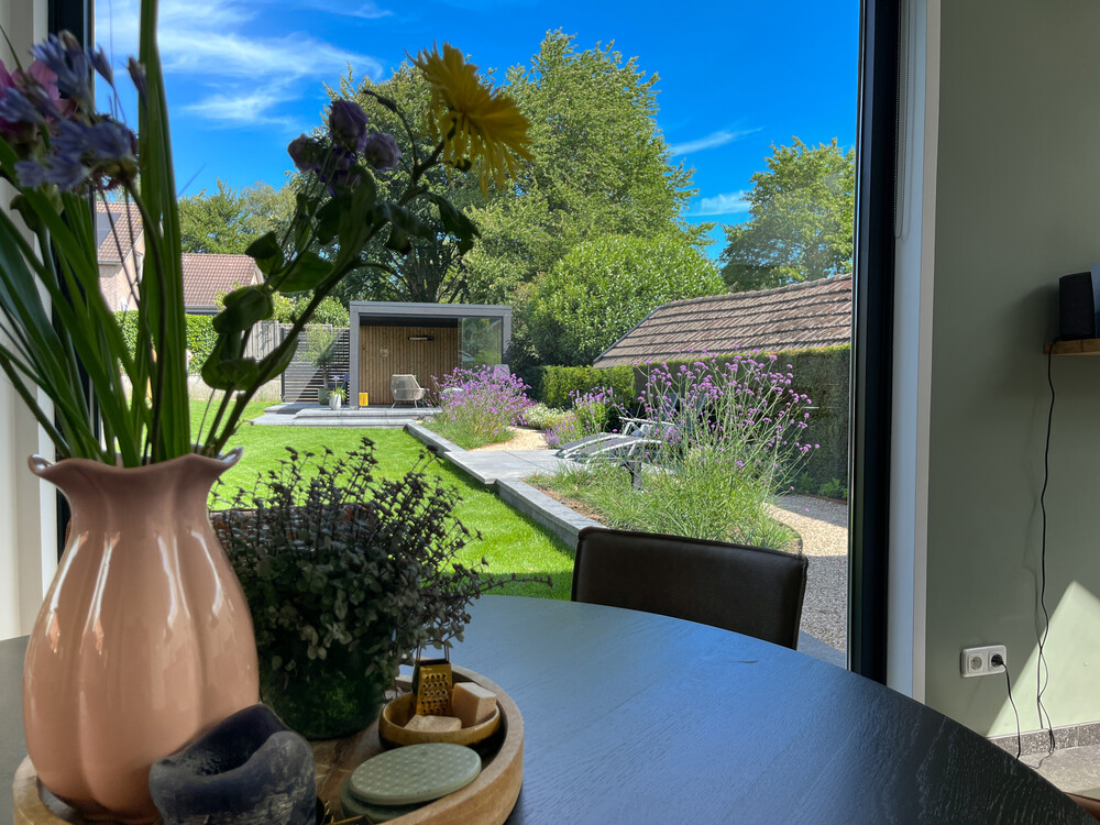 Moderne en onderhouds-vriendelijke tuin