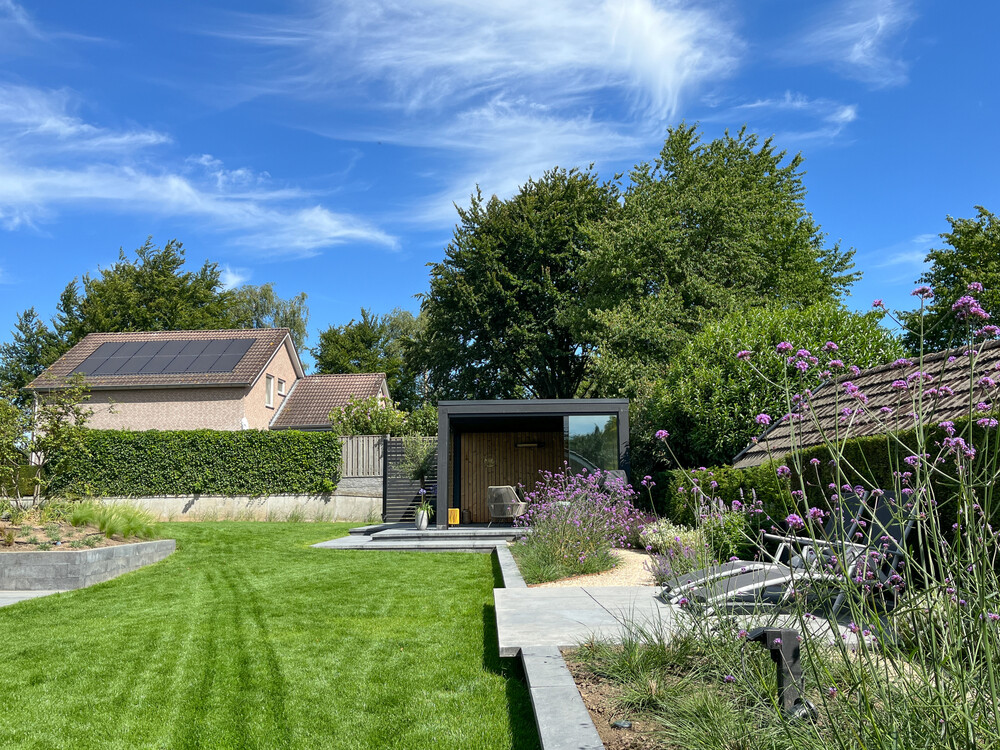 Moderne en onderhouds-vriendelijke tuin
