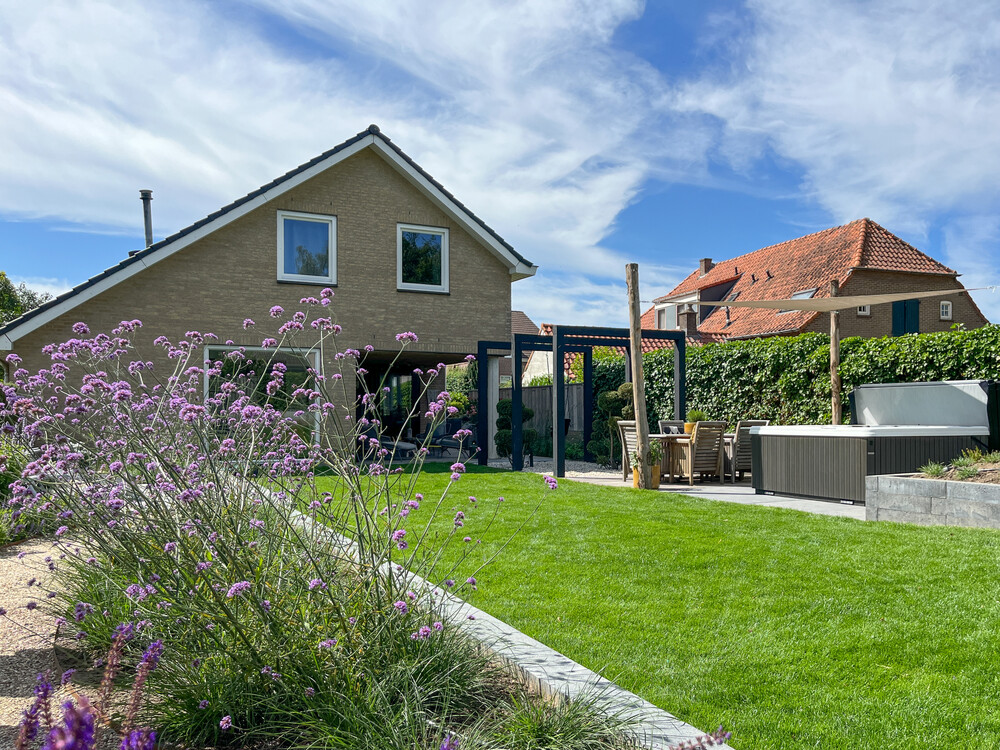 Moderne en onderhouds-vriendelijke tuin