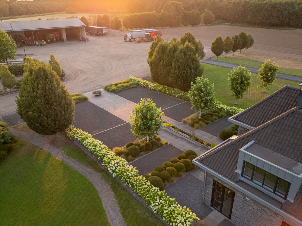 Moderne villa met vijver
